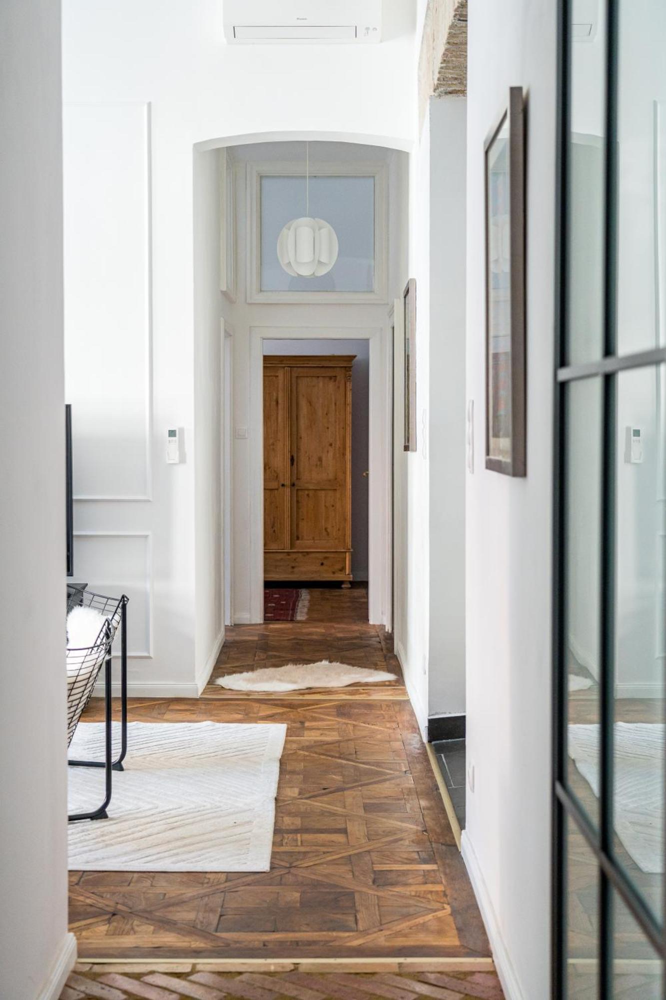 Apartment 4br Artdeco Elegance With Sauna By Newave Budapest