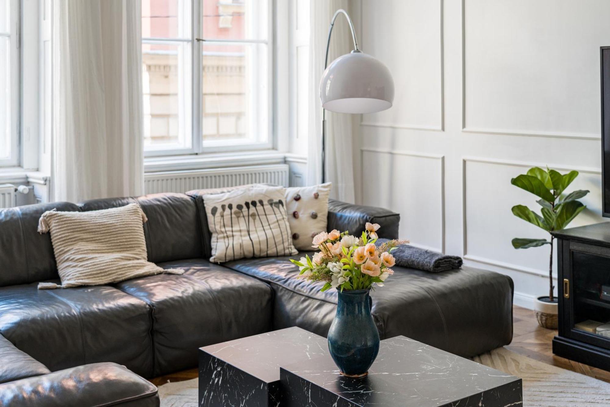 4br Artdeco Elegance With Sauna By Newave Apartment