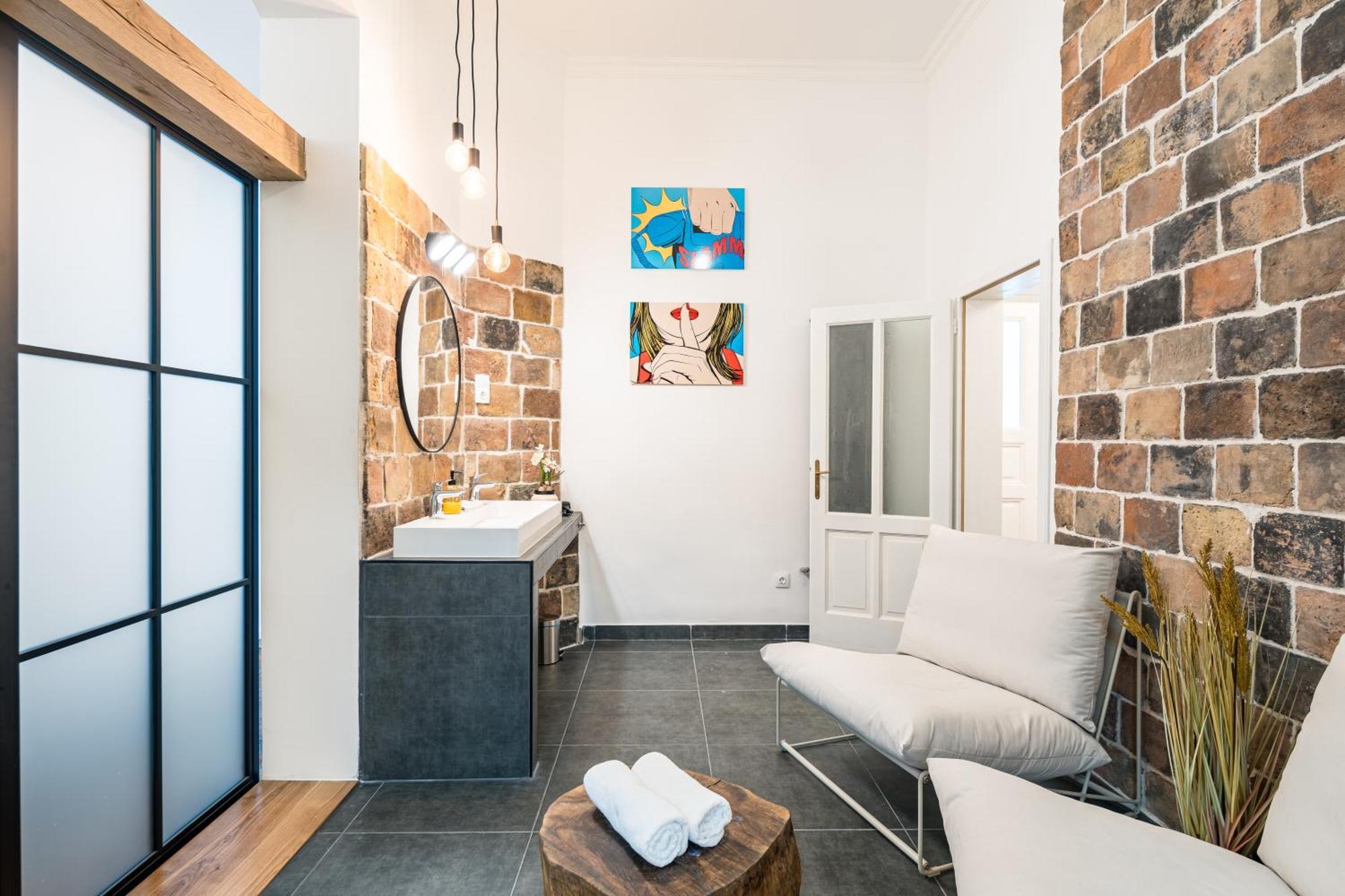 Apartment 4br Artdeco Elegance With Sauna By Newave *