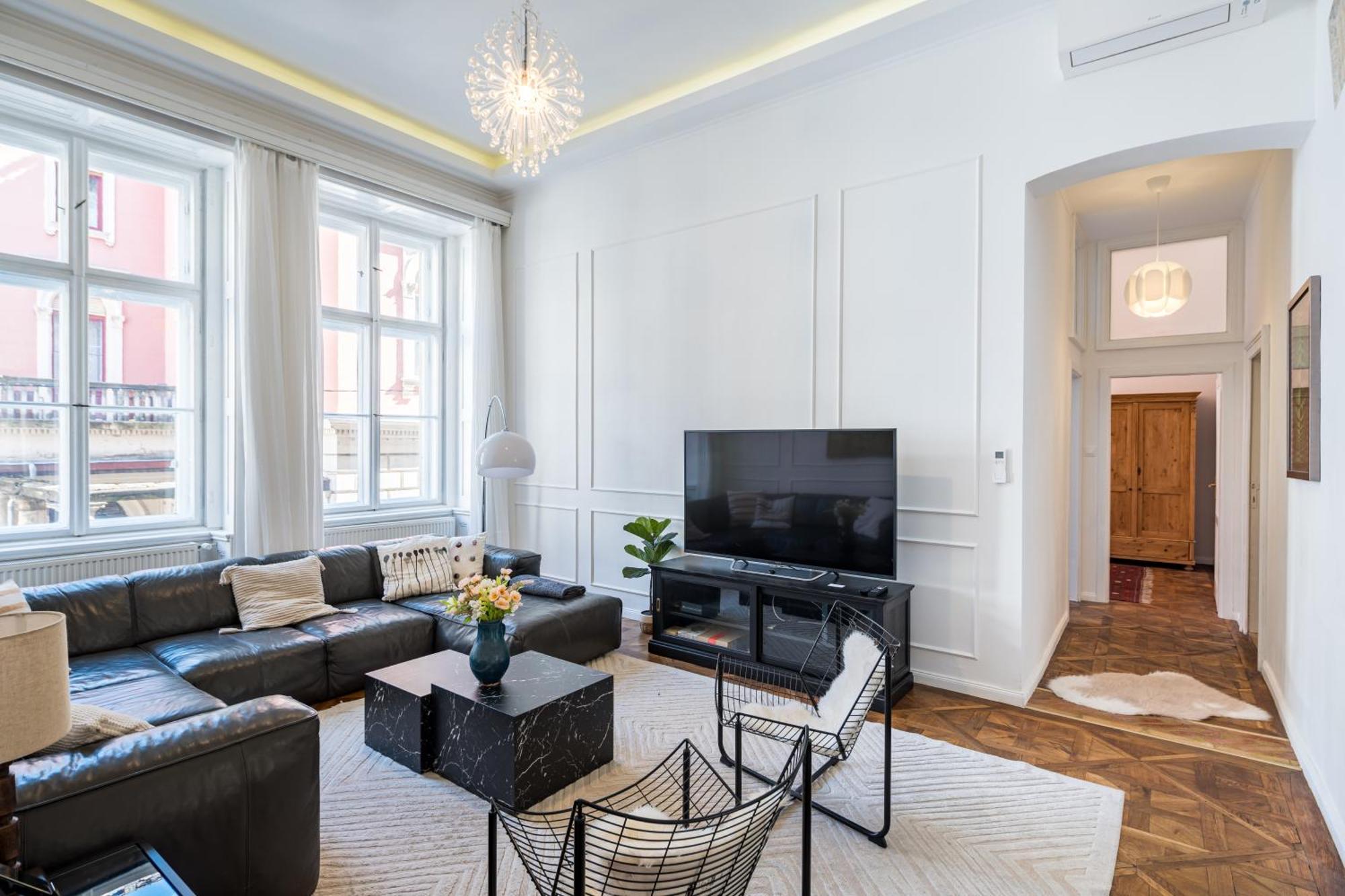 Apartment 4br Artdeco Elegance With Sauna By Newave *