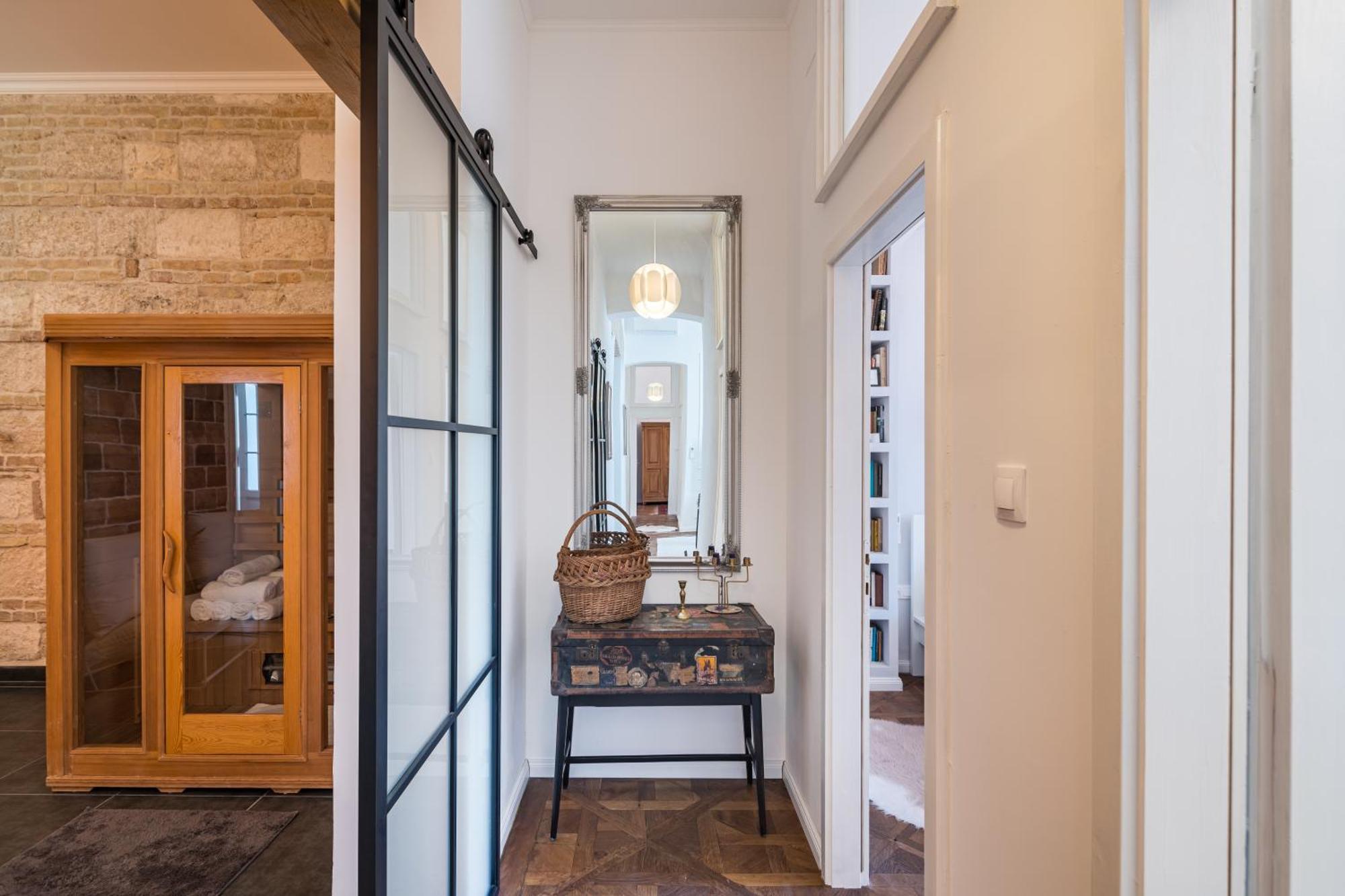 4br Artdeco Elegance With Sauna By Newave Budapest