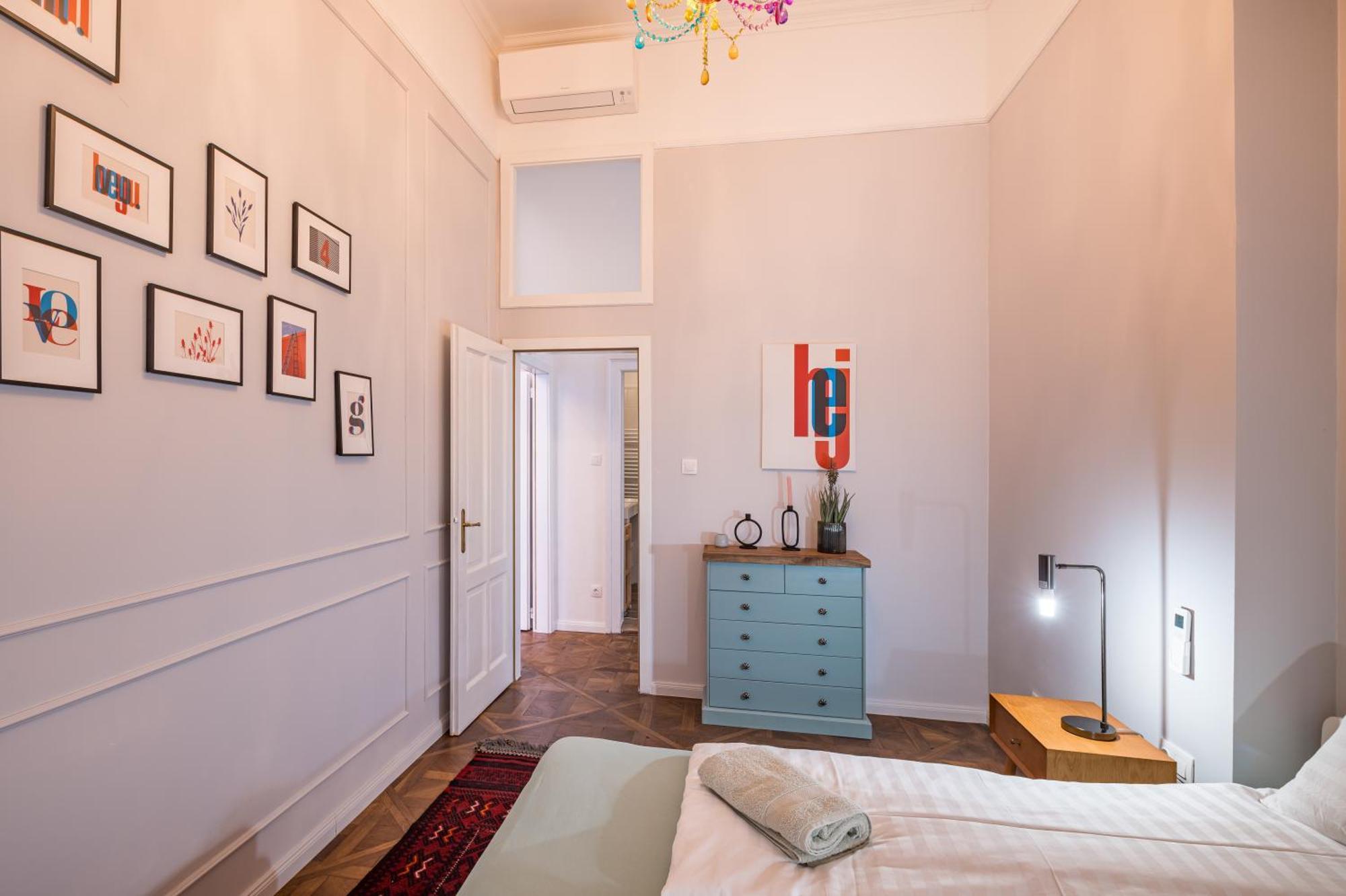 Apartment 4br Artdeco Elegance With Sauna By Newave *