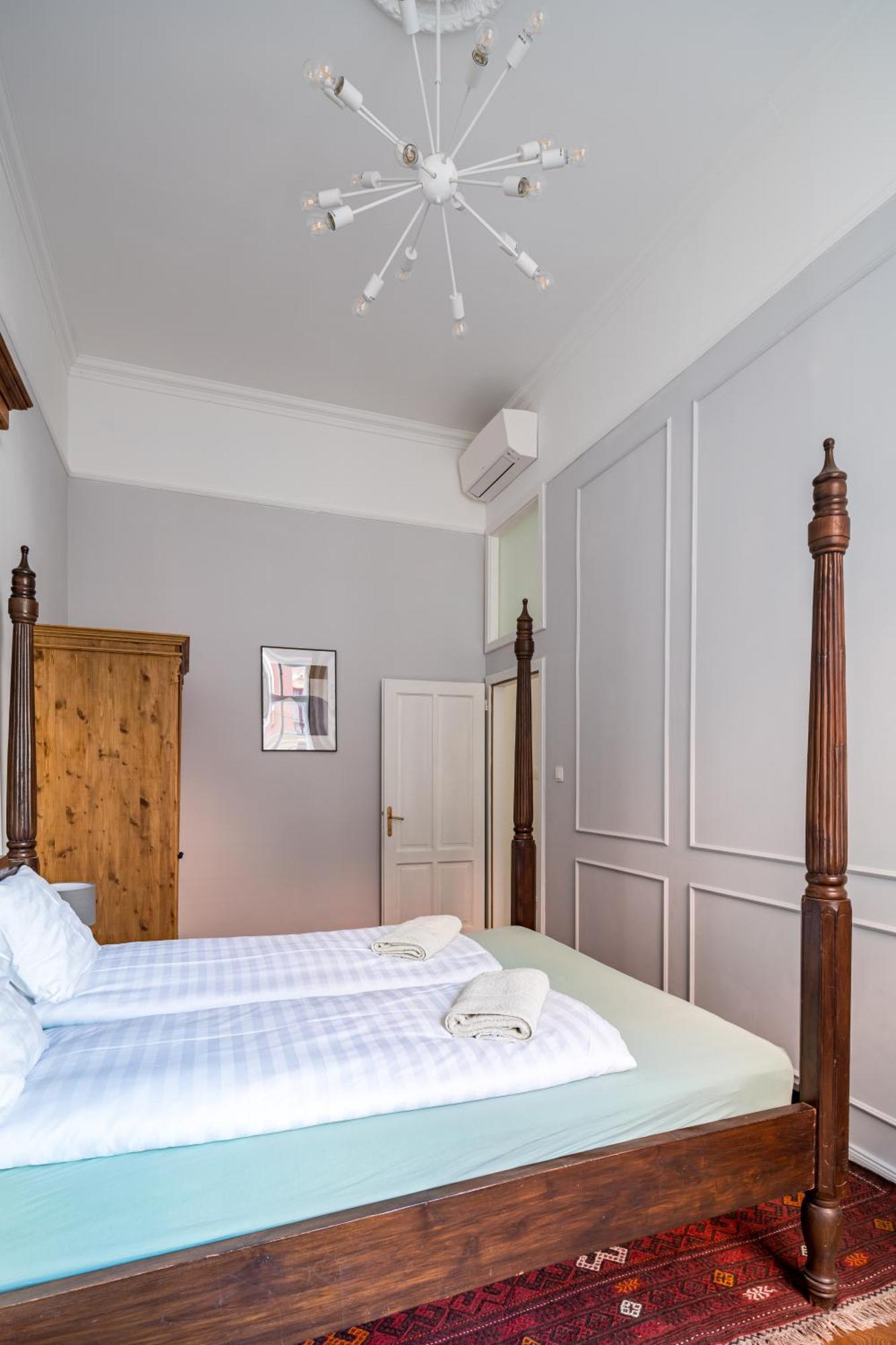 4br Artdeco Elegance With Sauna By Newave Budapest