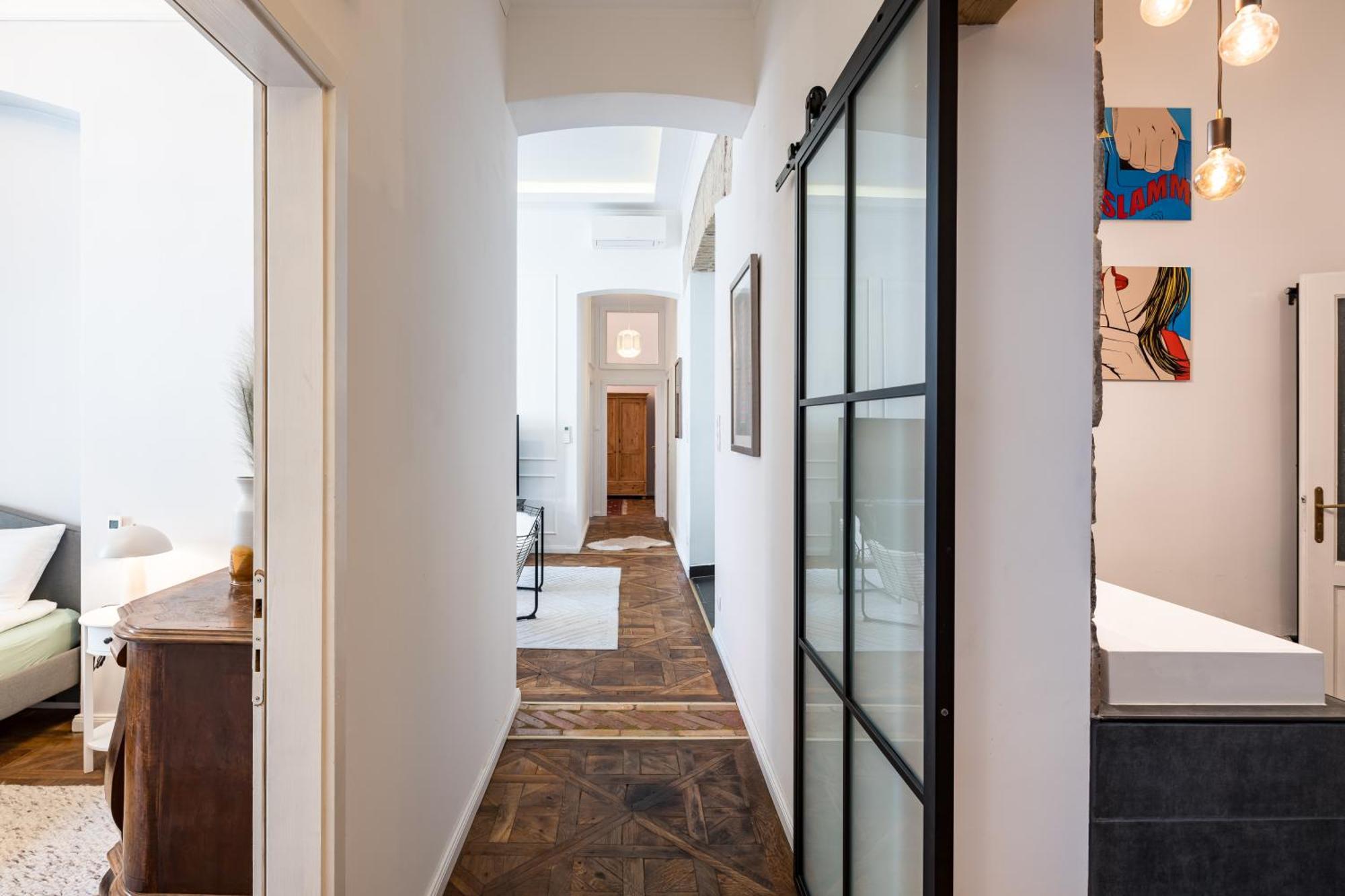 Apartment 4br Artdeco Elegance With Sauna By Newave