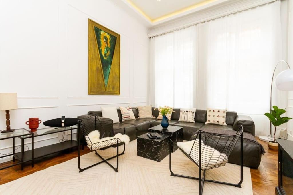 4br Artdeco Elegance With Sauna By Newave *