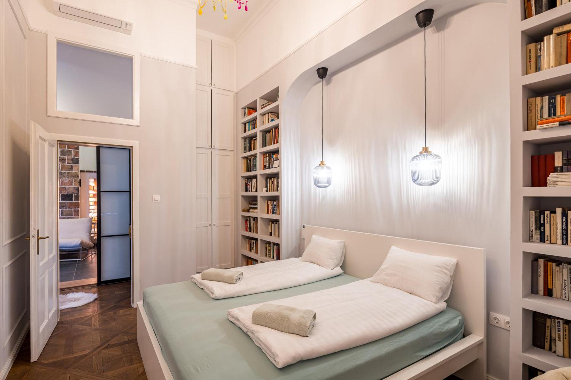 Apartment 4br Artdeco Elegance With Sauna By Newave Budapest